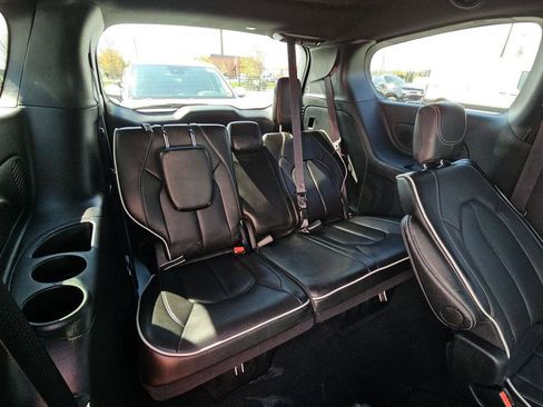 Used 2026 Chrysler Pacifica Limited w/ S Appearance Package FWD image 11