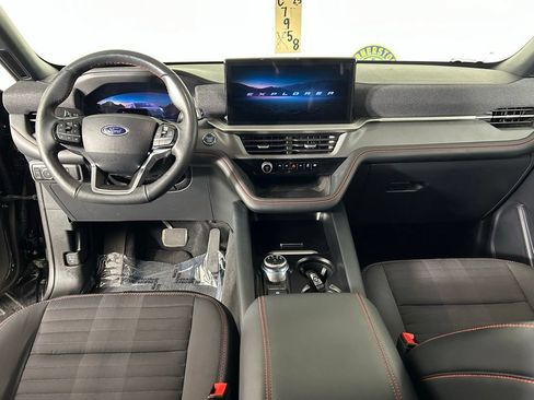 Used 2025 Ford Explorer ST-Line w/ ST-Line Street Pack AWD/4WD image 7