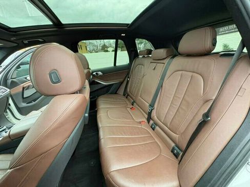 Used 2020 BMW X5 xDrive40i w/ M Sport Package image 28