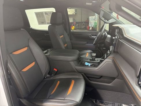 Used 2025 GMC Sierra 1500 AT4 w/ AT4 Premium Package AWD/4WD image 7
