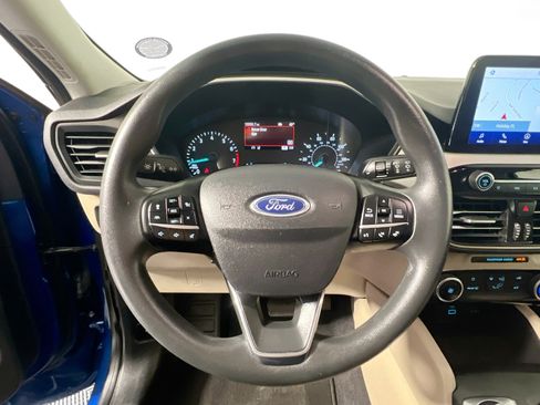 Used 2022 Ford Escape SE image 17