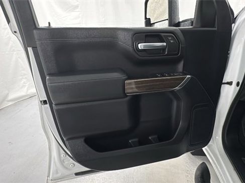 Used 2020 Chevrolet Silverado 1500 LT Trail Boss image 17