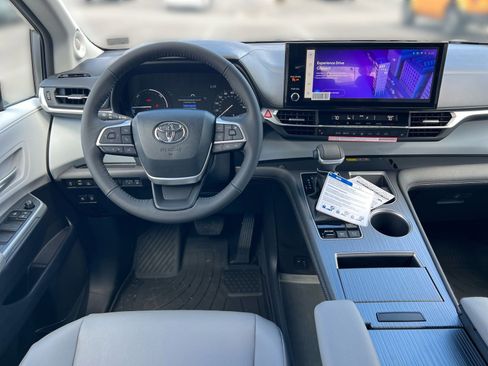 New 2026 Toyota Sienna XLE image 18