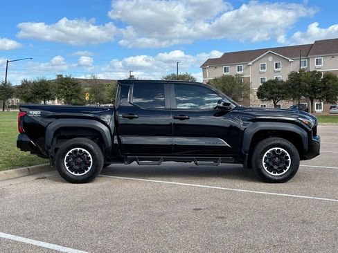 Used 2024 Toyota Tacoma TRD Off-Road w/ TRD Off Road Premium Package image 4