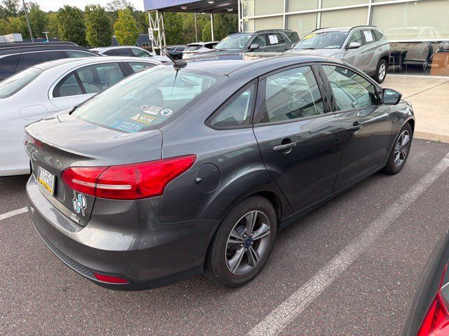 Used 2018 Ford Focus SE w/ SE Appearance Package FWD image 13