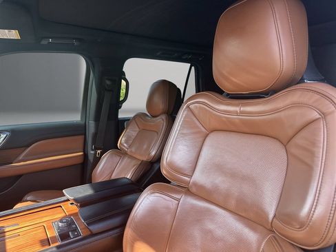 Used 2019 Lincoln Navigator Reserve AWD/4WD image 15