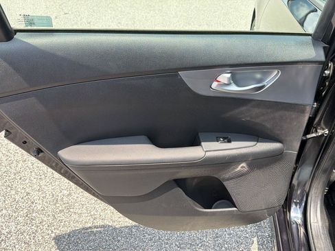 Used 2022 Kia Forte LXS FWD image 17