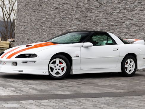Used 1997 Chevrolet Camaro Z28 w/ Preferred Equipment Group 2 image 4