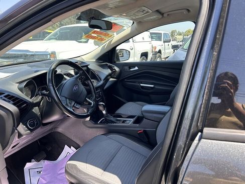 Used 2018 Ford Escape SE w/ SE Sport Appearance Package image 28