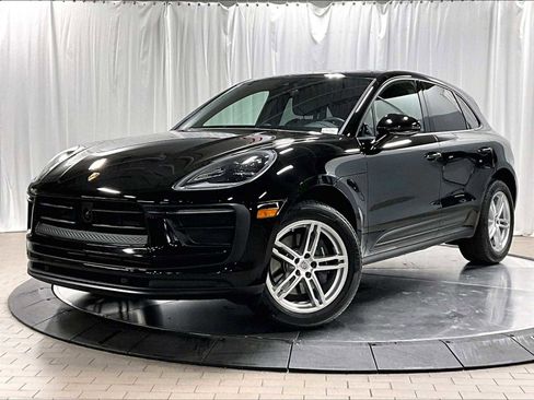 Used 2024 Porsche Macan image 1