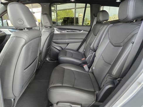 Used 2025 Cadillac XT6 Premium Luxury image 12