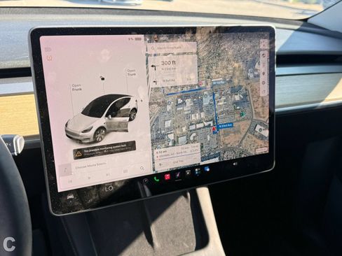 Used 2021 Tesla Model Y Long Range AWD/4WD image 17