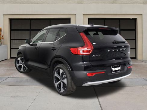 New 2025 Volvo XC40 B5 Core w/ Climate Package image 3