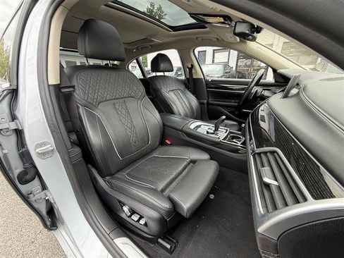 Used 2018 BMW 750Li xDrive AWD/4WD image 30