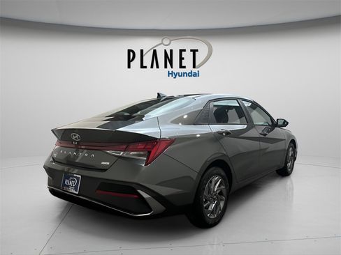 New 2026 Hyundai Elantra Blue image 7