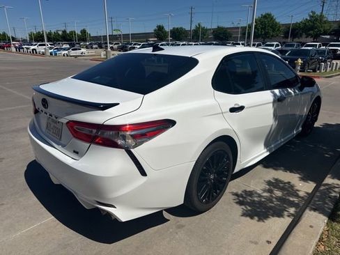 Used 2019 Toyota Camry SE image 6