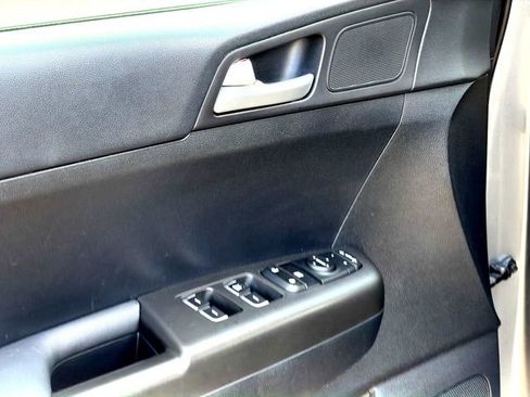 Used 2021 Kia Sportage LX w/ LX Fwd Popular Package image 9