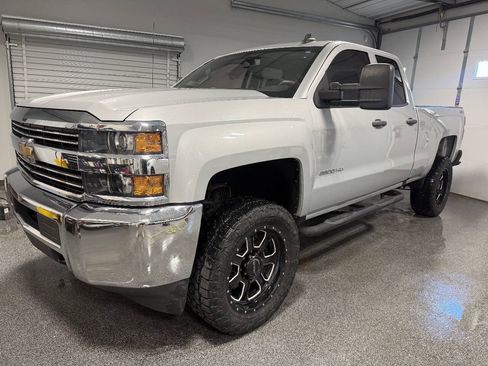 Used 2018 Chevrolet Silverado 2500 W/T w/ WT Convenience Package AWD/4WD image 3