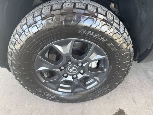 Used 2024 Lexus GX 550 image 22