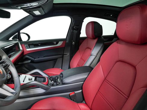 New 2026 Porsche Cayenne Coupe AWD/4WD image 5