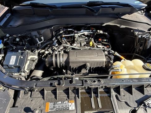 Used 2022 Ford Explorer XLT w/ Equipment Group 202A image 9