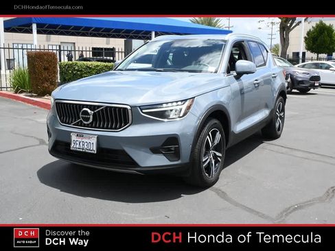 Used 2023 Volvo XC40 B5 Plus AWD/4WD image 1