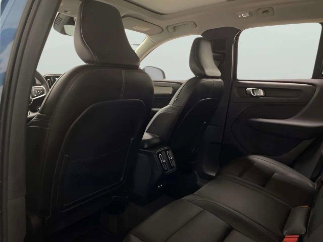 Used 2025 Volvo XC40 B5 Plus AWD/4WD image 21
