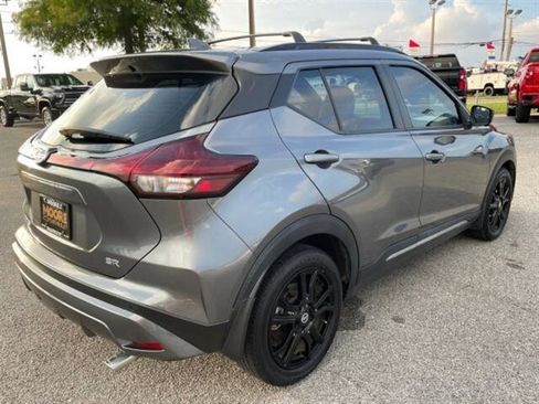 Used 2021 Nissan Kicks SR w/ SR Premium Package image 7