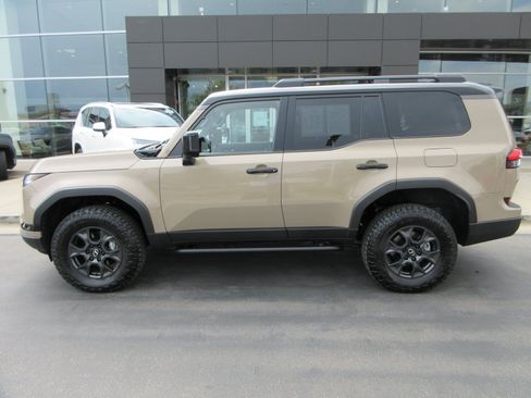 Used 2026 Lexus GX 550 AWD/4WD image 3