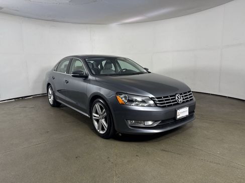 Used 2013 Volkswagen Passat 3.6 SE image 3