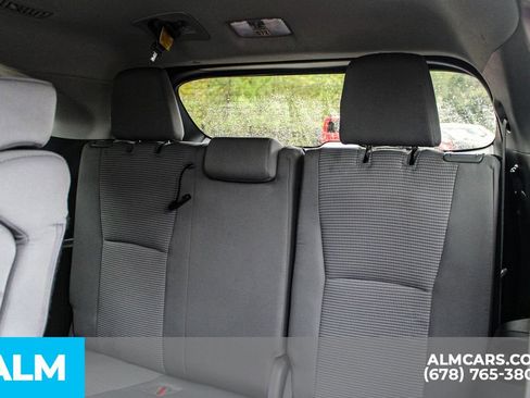 Used 2023 Toyota Highlander L image 18