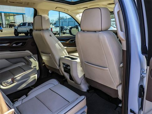 Used 2022 GMC Yukon Denali image 25