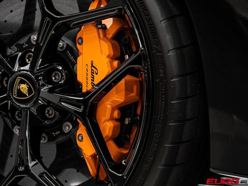 Used 2025 Lamborghini Revuelto AWD/4WD image 31