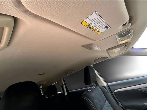 Used 2017 Mitsubishi Outlander SE image 25