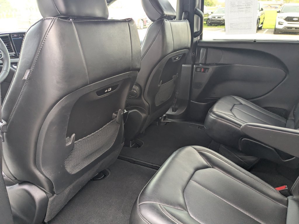 Used 2025 Chrysler Pacifica Select FWD image 29