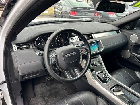 Used 2017 Land Rover Range Rover Evoque SE Premium image 16