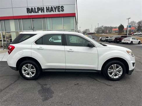 Used 2017 Chevrolet Equinox LS image 2