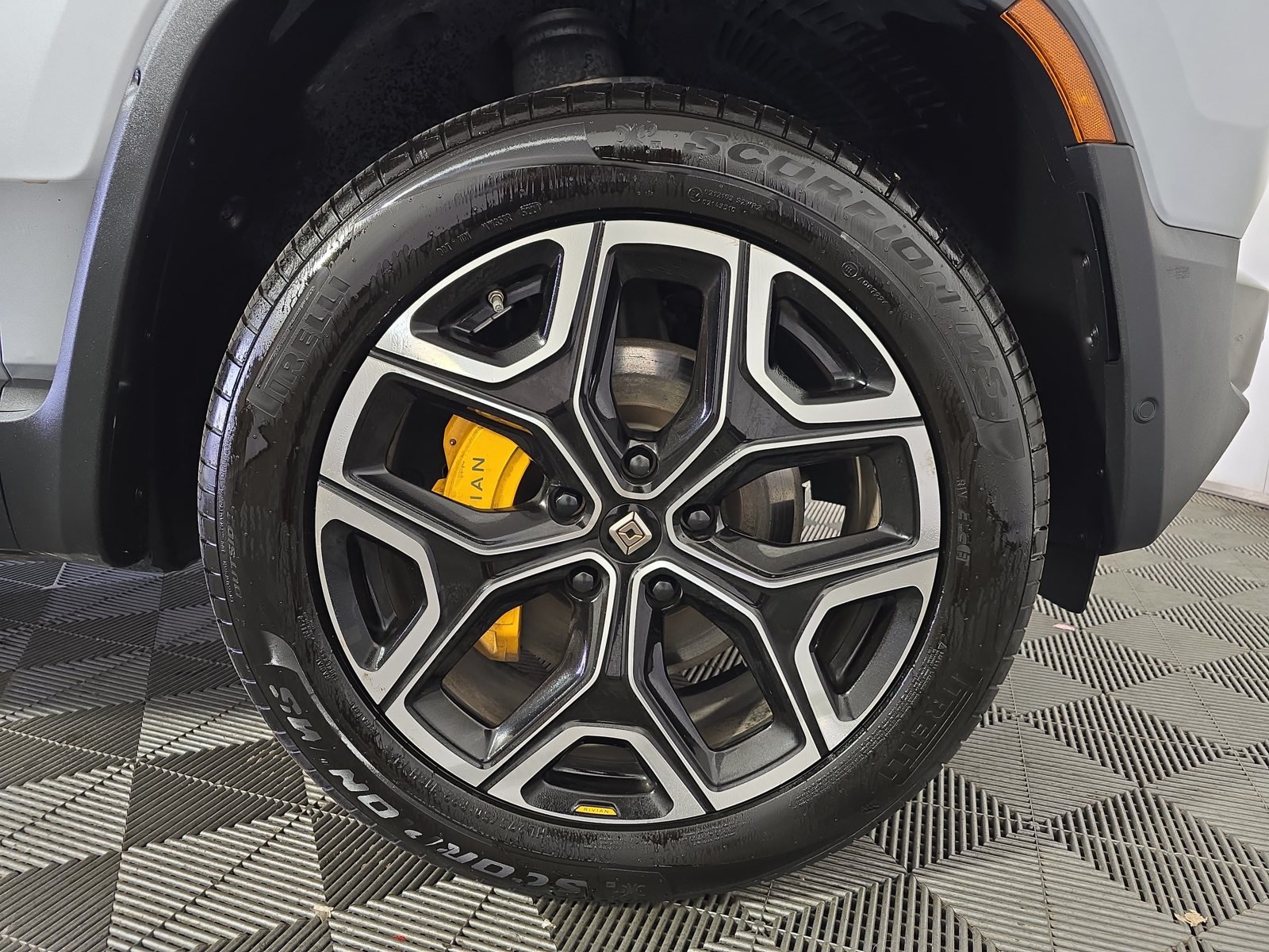 Used 2022 Rivian R1S Launch Edition Quad AWD/4WD image 33