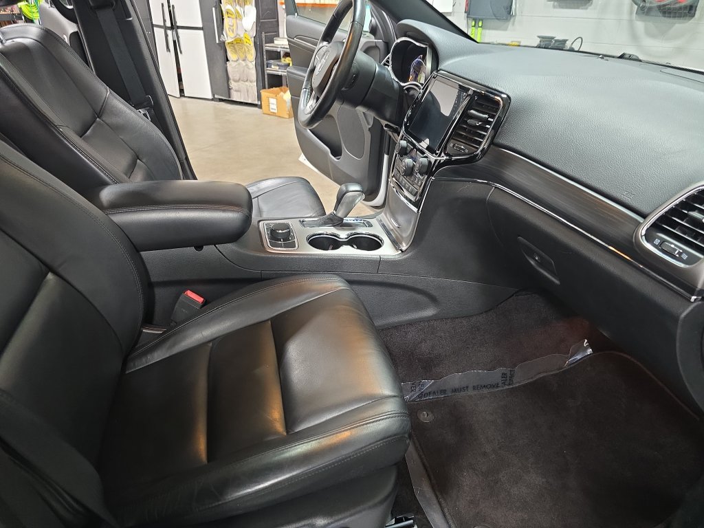 Used 2019 Jeep Grand Cherokee Limited AWD/4WD image 10