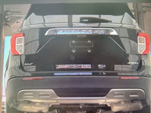 Used 2023 Ford Explorer XLT w/ Equipment Group 202A image 10