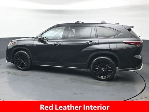 Certified 2025 Toyota Highlander XSE image 4