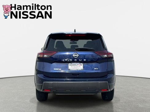 Used 2024 Nissan Rogue SV image 3