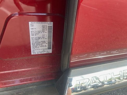Certified 2025 Nissan Pathfinder Platinum w/ Cargo Package FWD image 7
