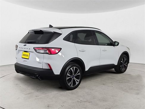 Certified 2022 Ford Escape SE w/ SE Sport Appearance Package image 5