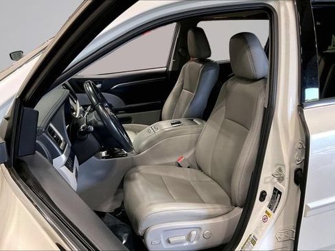 Used 2019 Toyota Highlander Limited AWD/4WD image 27