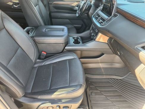 Used 2023 Chevrolet Suburban High Country image 11