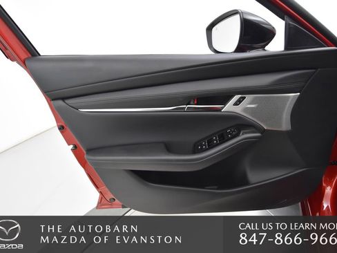 Used 2025 MAZDA MAZDA3 Hatchback w/Premium Plus Pkg image 31