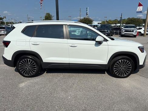 New 2025 Volkswagen Taos SE image 7