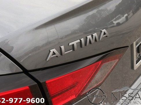 Certified 2024 Nissan Altima 2.5 SV FWD image 10