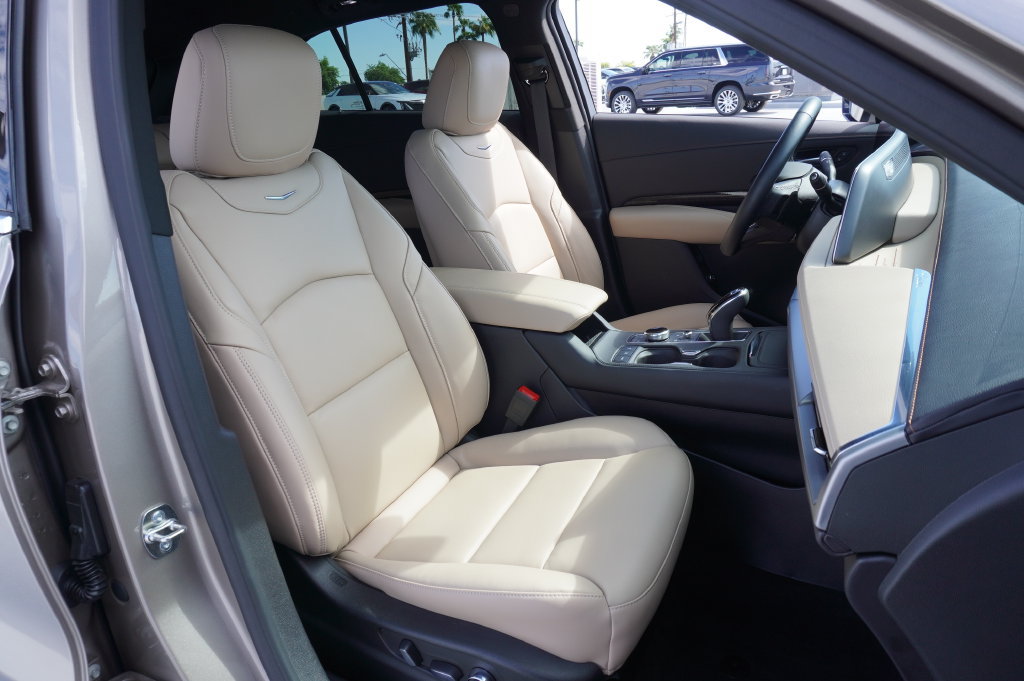 Certified 2025 Cadillac XT4 Premium Luxury FWD image 12